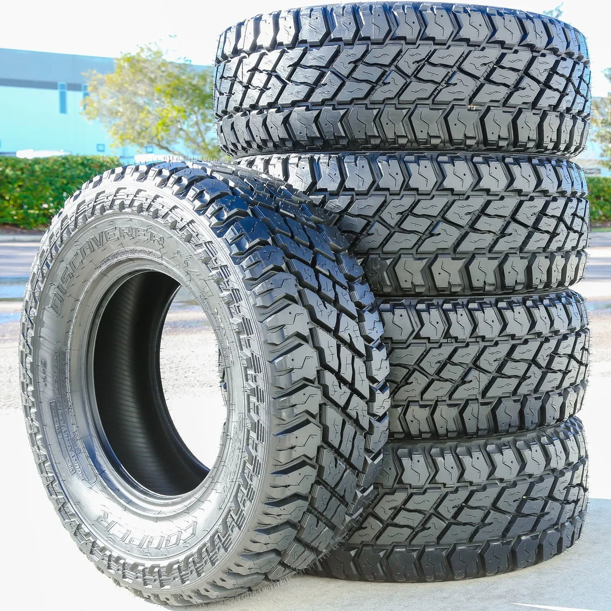 Set of 4 Cooper Discoverer S/T Maxx LT 275/70R18 125/122Q E 10 Ply MT Mud Tires