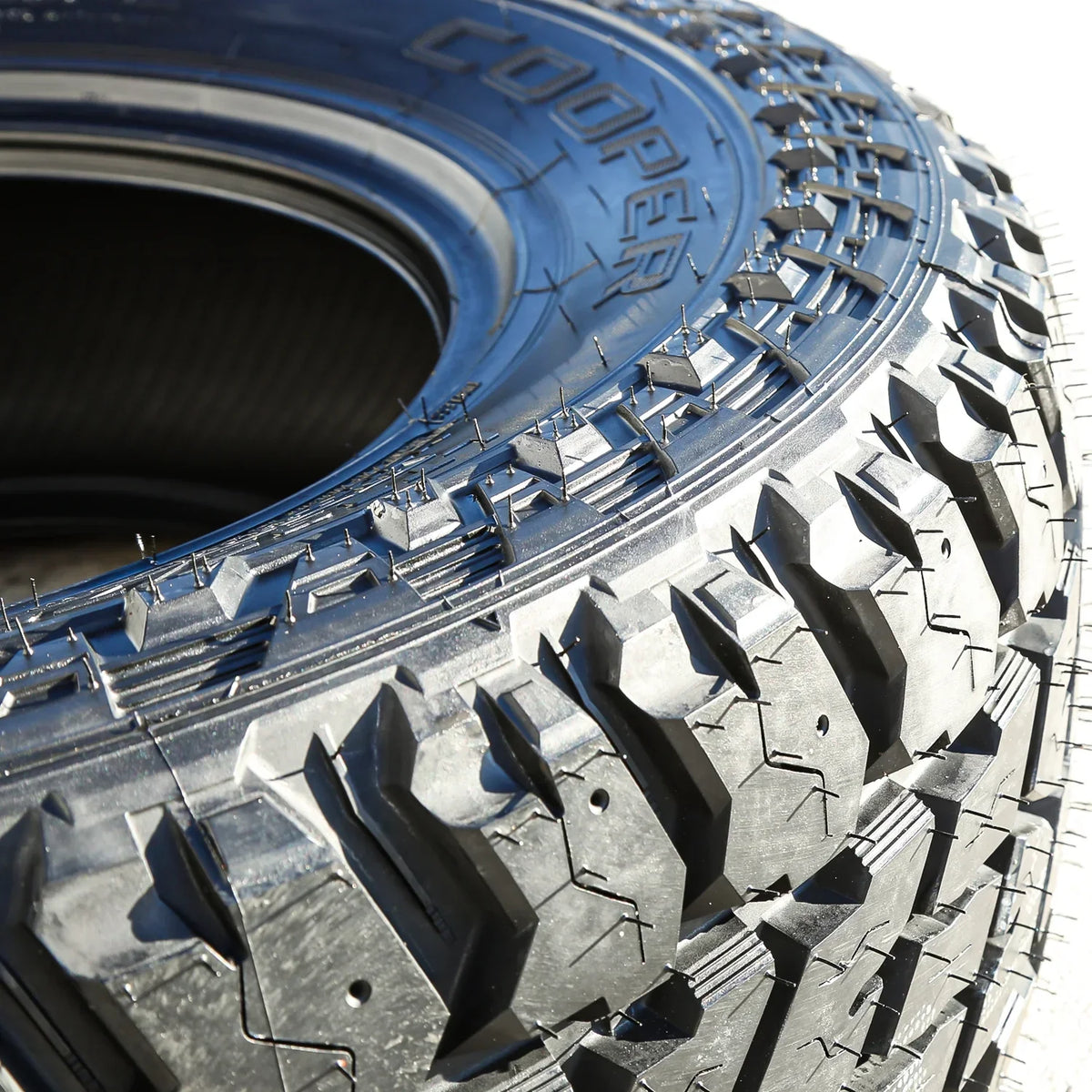 Set of 4 Cooper Discoverer S/T Maxx LT 275/70R18 125/122Q E 10 Ply MT Mud Tires