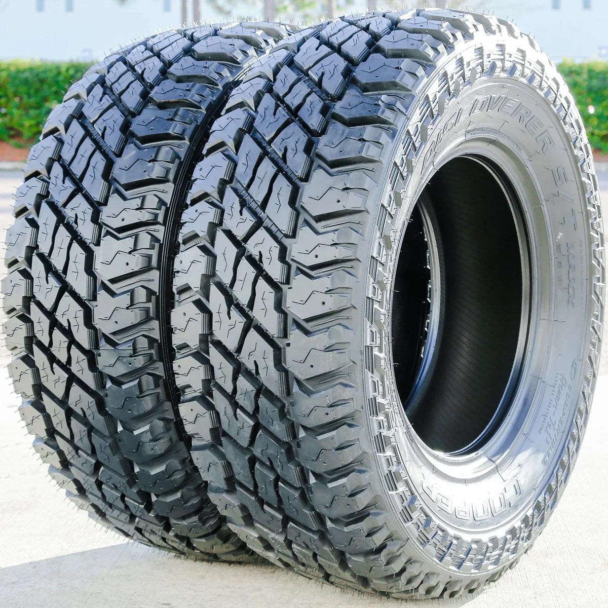 Set of 4 Cooper Discoverer S/T Maxx LT 275/70R18 125/122Q E 10 Ply MT Mud Tires